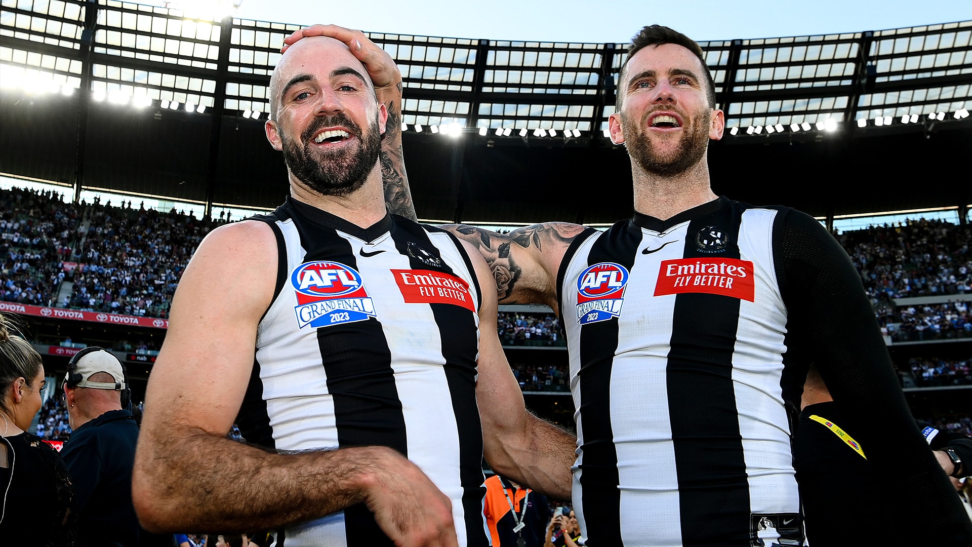 Sidebottom and Howe sign on