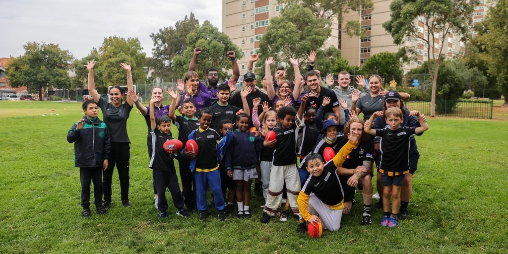 McCreery and Carmichael visit the Fitzroy Housing Estates - Vimarsana News